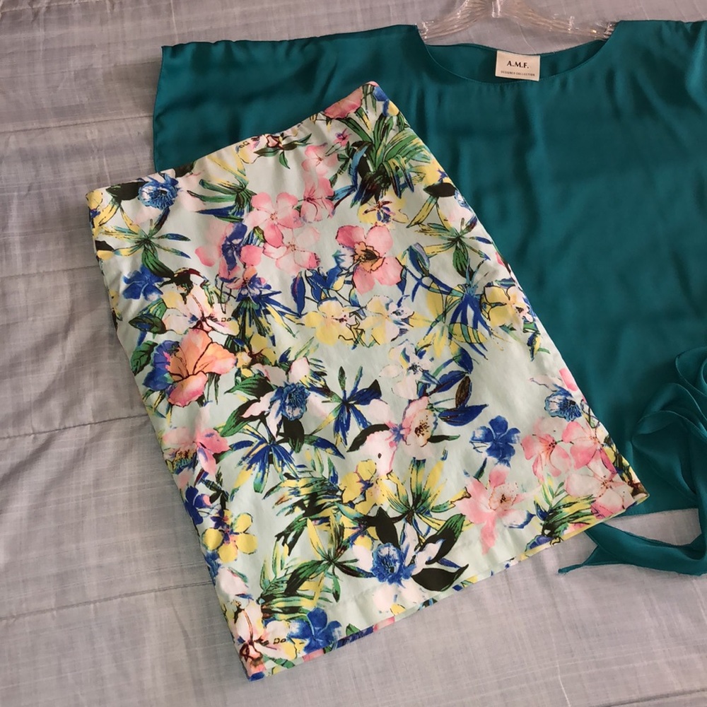 CARMEN MARC VALVO Floral Stretchy Back Zip Skirt  Sz XS